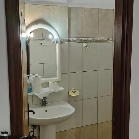 Ξενοδοχείο με διαμερίσματα By Climbing House Panormos (Kalymnos)