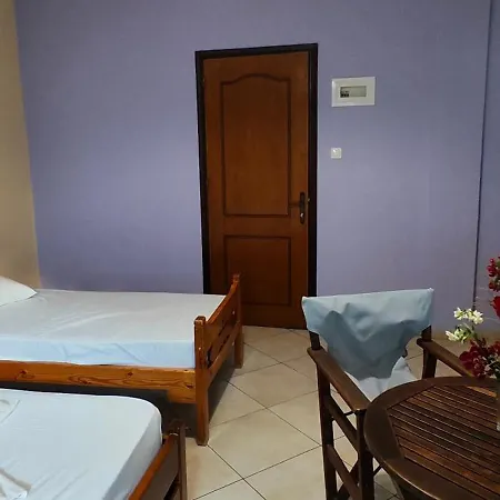 Ξενοδοχείο με διαμερίσματα By Climbing House Panormos (Kalymnos)